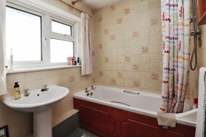 SEAVIEW ROAD- click for photo gallery